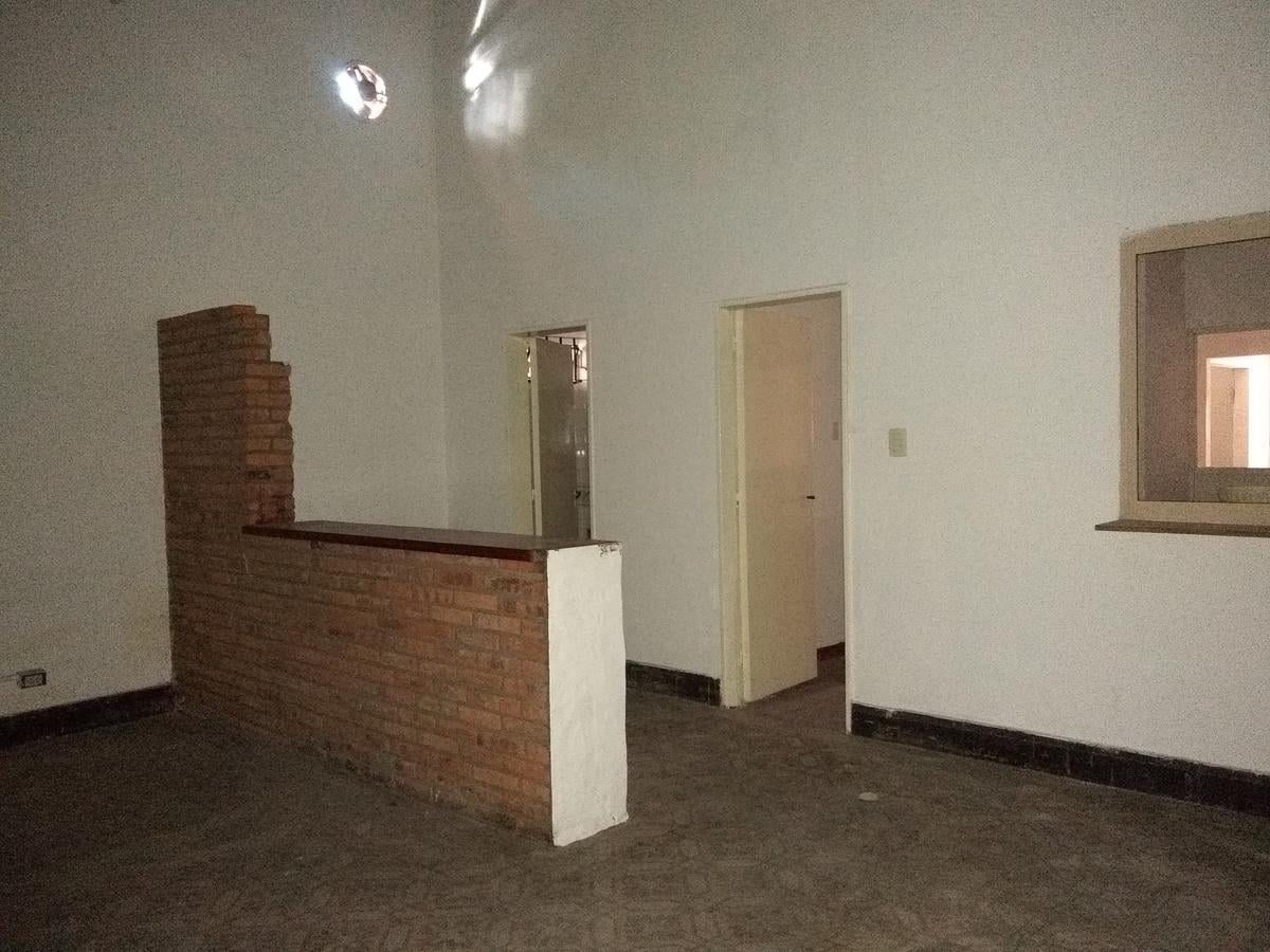 Foto de LOCAL SOBRE AV. ESPORA - ADROGUE, imagen 3