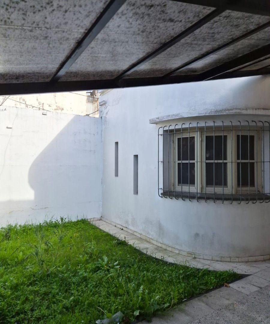 Foto de Casa En Alquiler En Berazategui Centro De 3 Ambientes, imagen 2