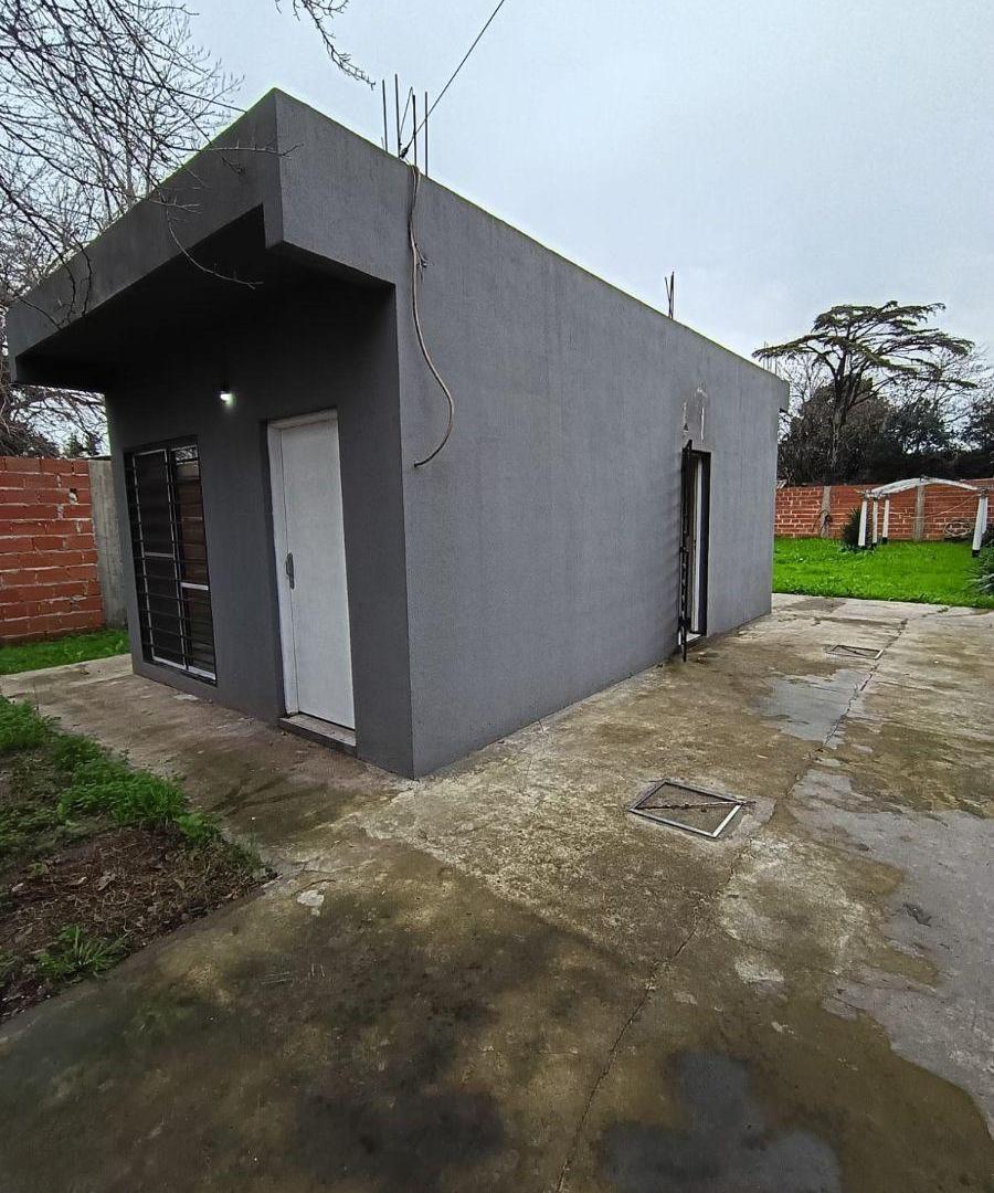 Foto de Casa Monoambiente En Alquiler En Florencio Varela - Gran Patio Y, imagen 1