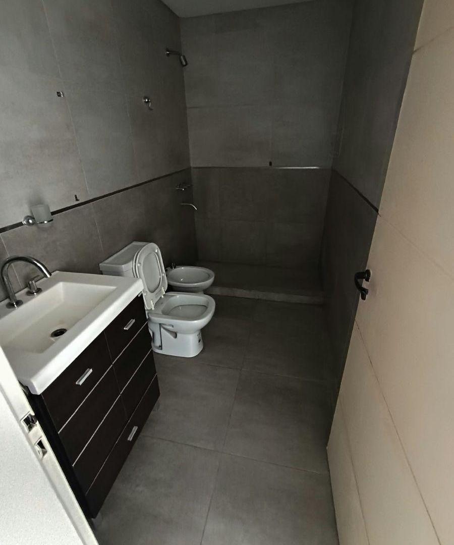 Foto de Departamento En Alquiler 2 Ambientes con patio - Quilmes Oeste, imagen 4