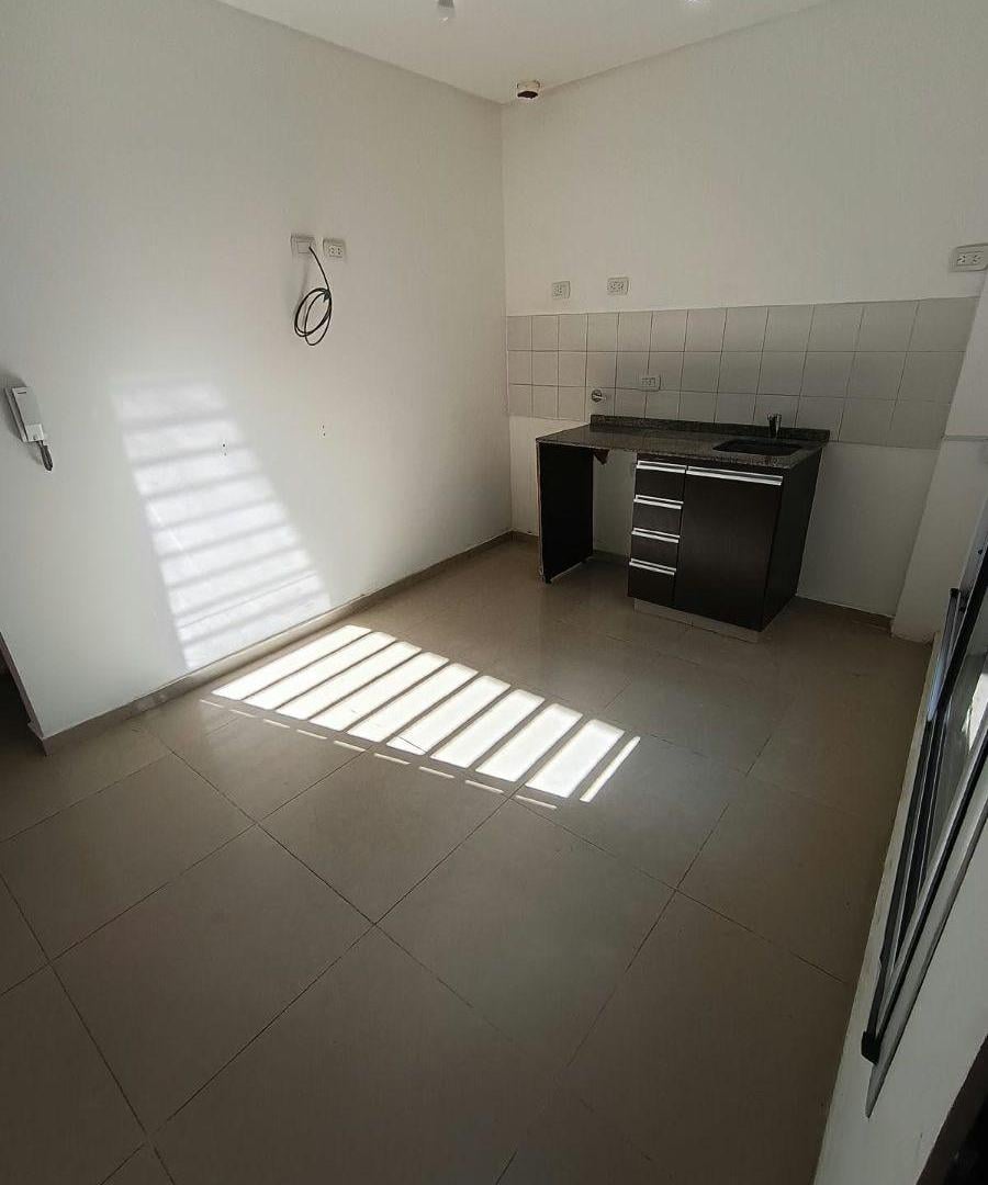 Foto de Departamento En Alquiler 2 Ambientes con patio - Quilmes Oeste, imagen 5