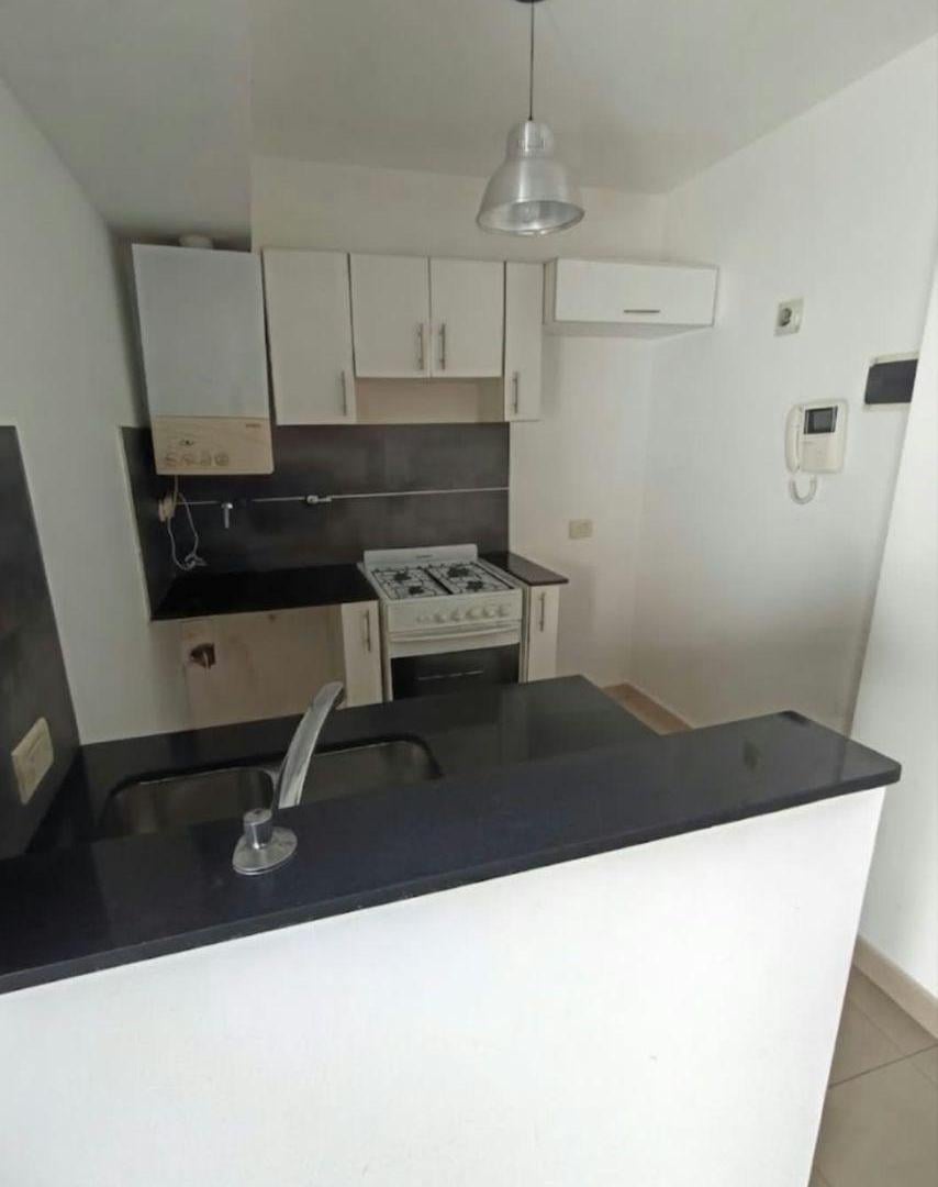 Foto de Departamento 2 Ambientes En Alquiler Con Cochera Y Baulera - Quilmes, imagen 4