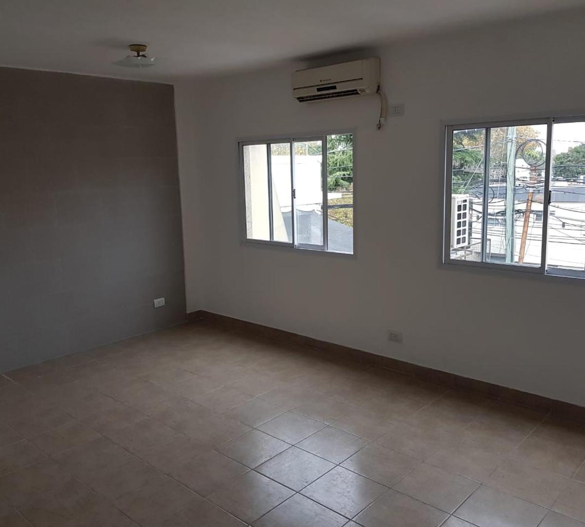 Luminoso Departamento en Venta en Villa Sarmiento