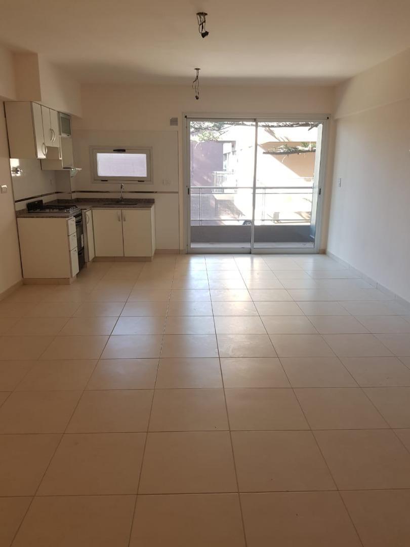 Foto de Departamento en Venta con Cochera en Villa Sarmiento, imagen 4