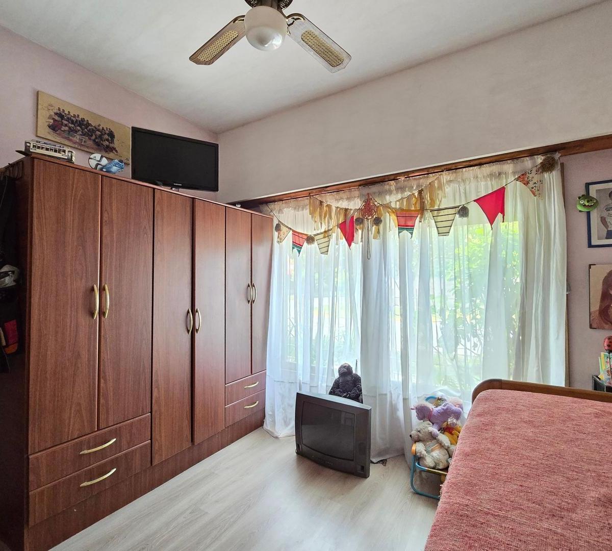Amplia Casa en Venta en Villa Luzuriaga