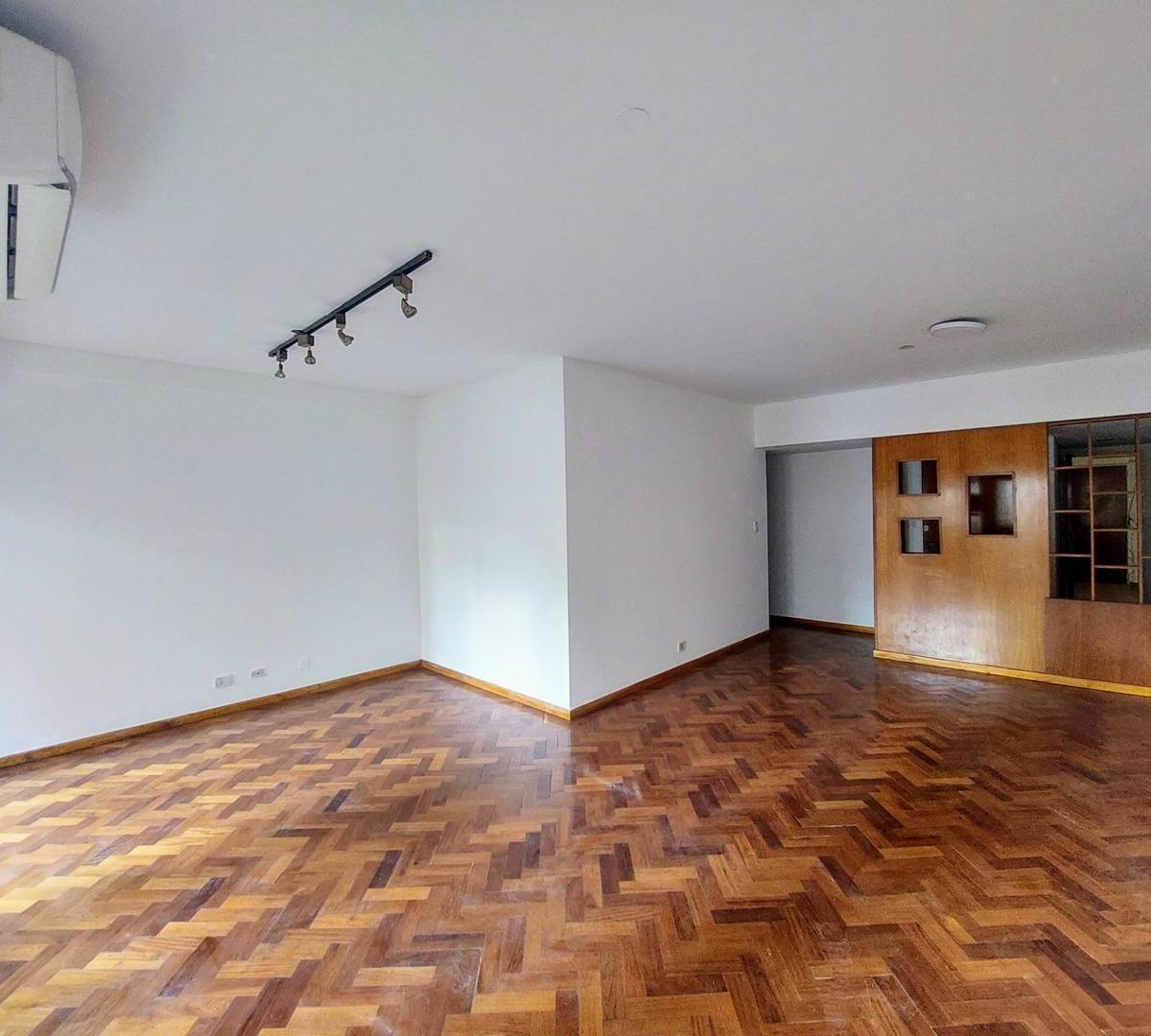 Departamento en Venta con Cochera y Baulera en Flores 4