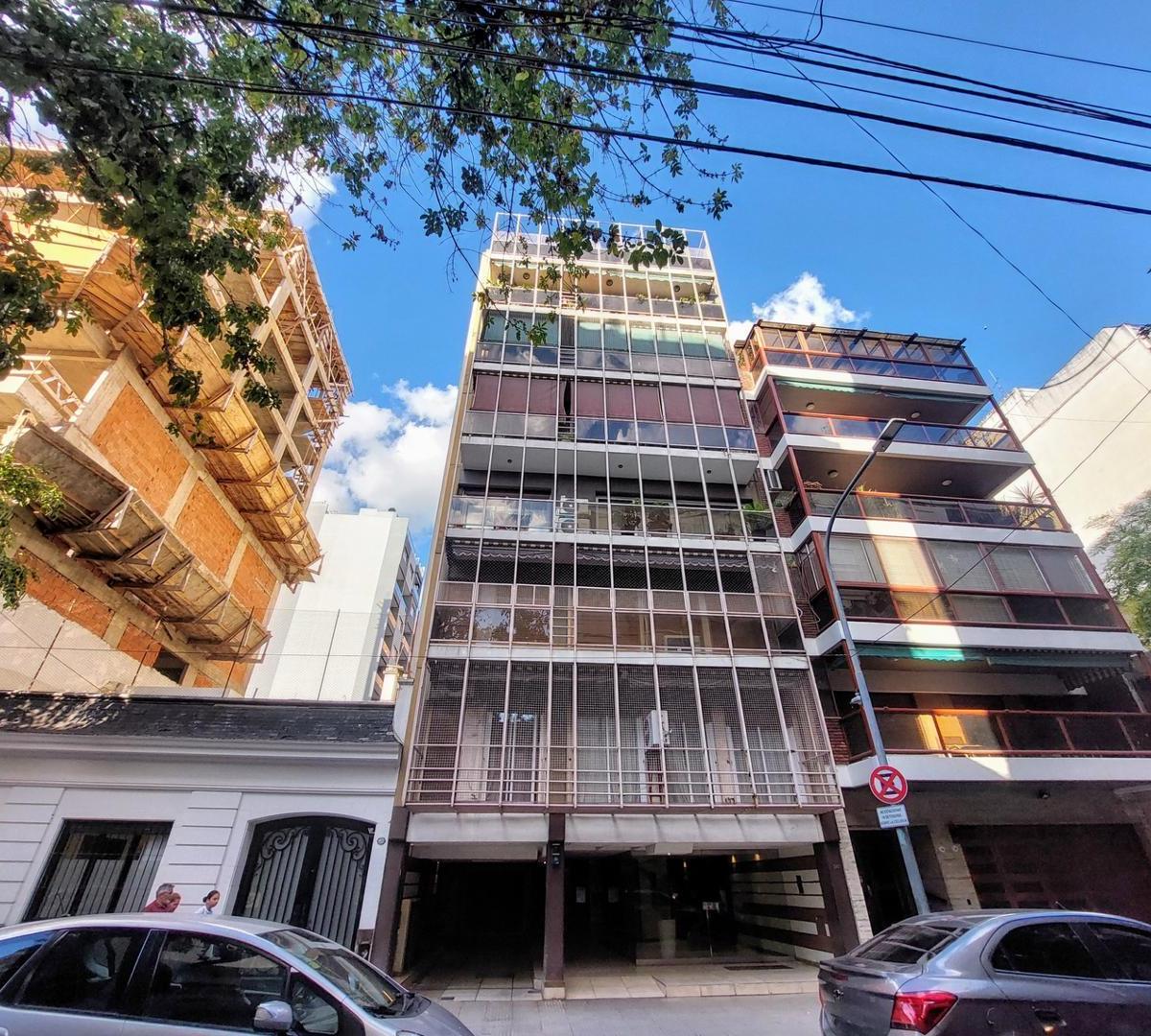 Departamento en Venta con Cochera y Baulera en Flores 4