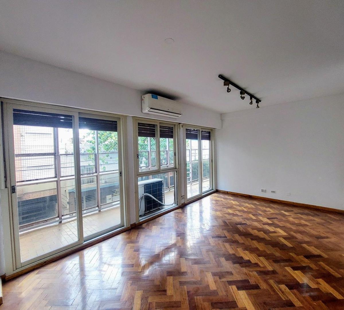 Departamento en Venta con Cochera y Baulera en Flores 1