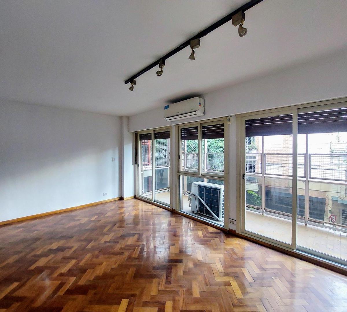 Departamento en Venta con Cochera y Baulera en Flores 1