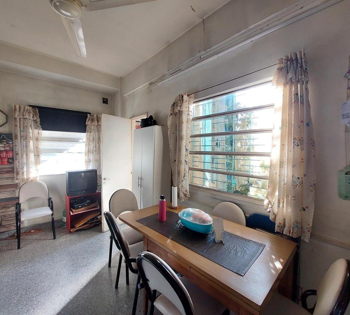 Foto de PH 4 ambientes en Venta en Villa Sarmiento, imagen 5