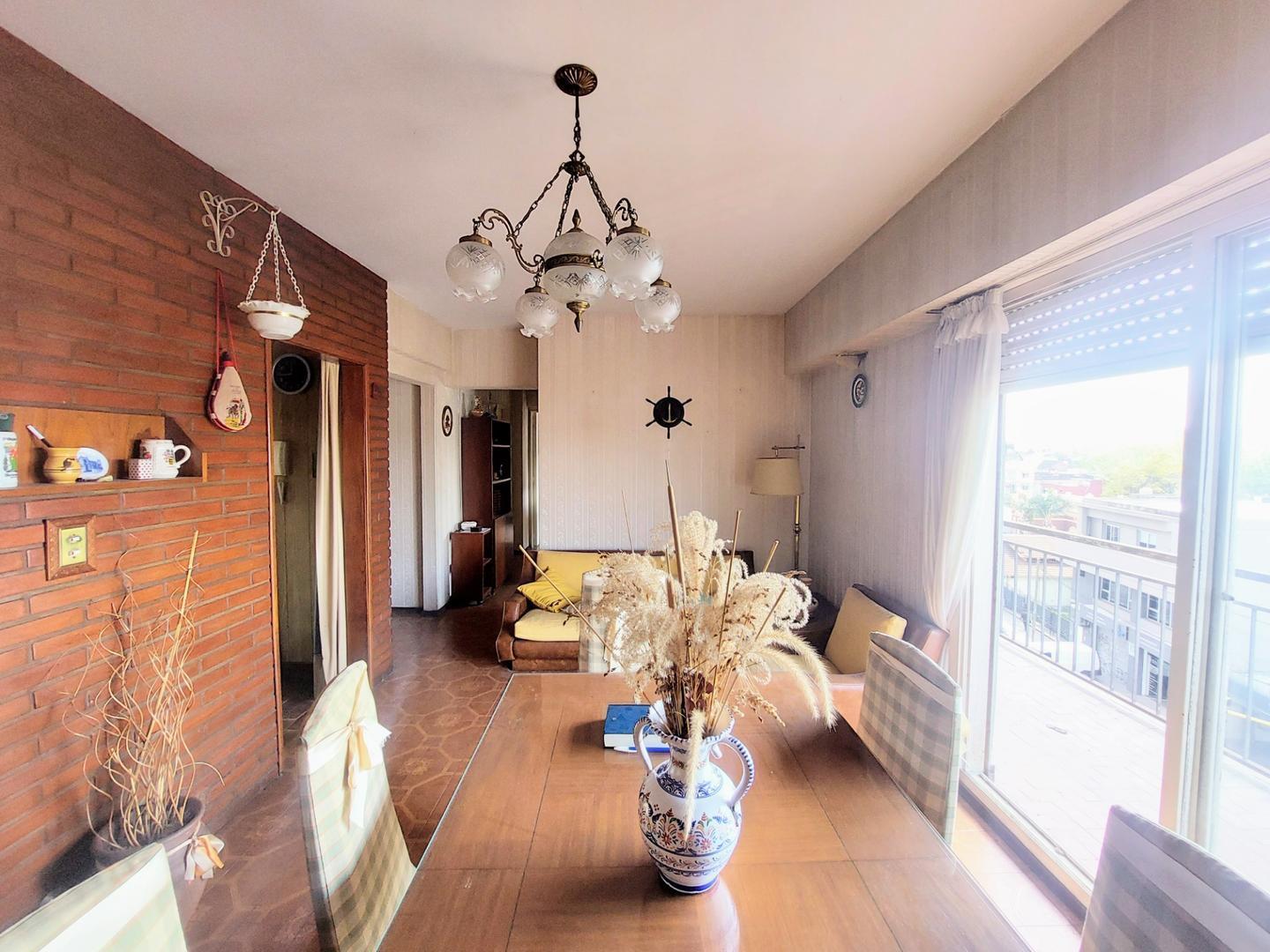 Departamento 3 ambientes al frente con balcón en Ramos Mejía