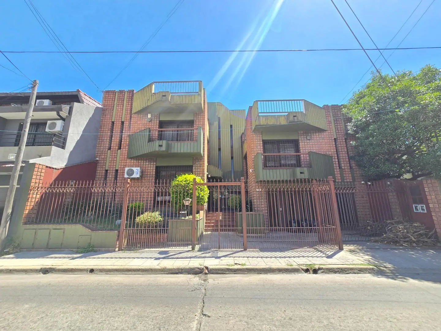 Edificio con 3 departamentos en Venta en Ramos Mejía 2