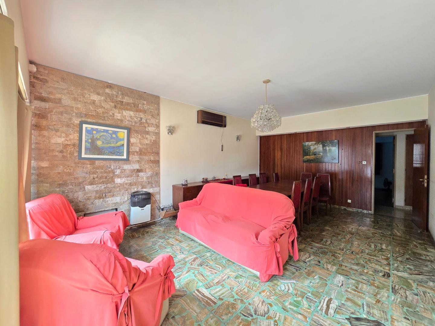 Casa con jardín en Venta en Villa Sarmiento