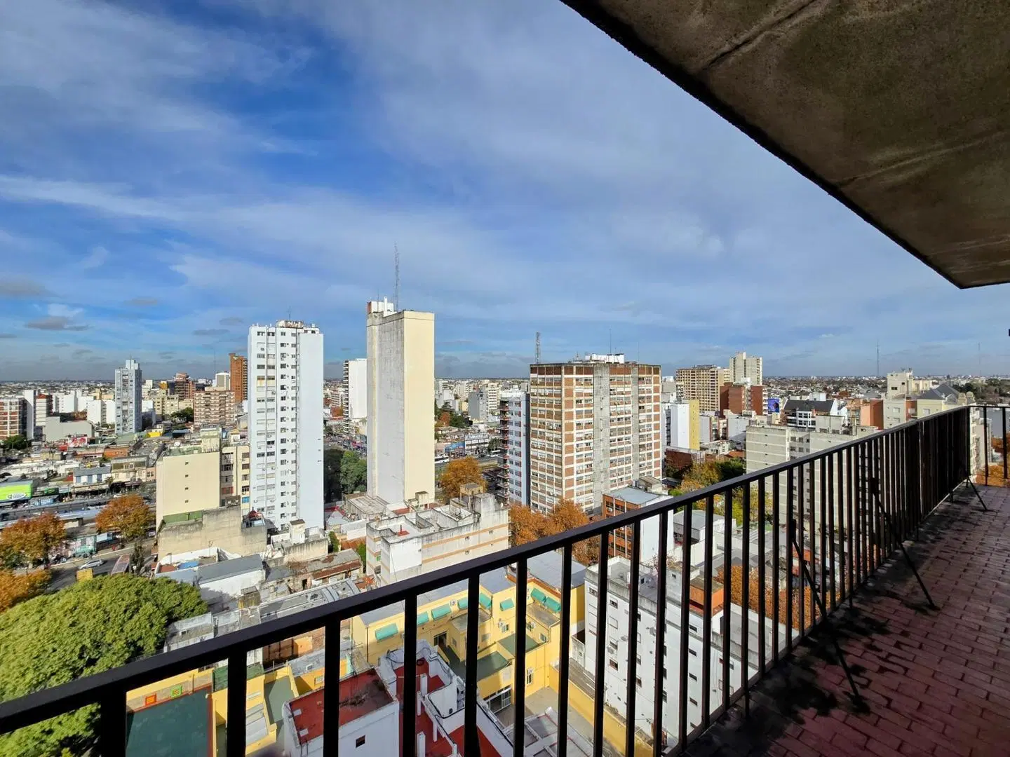 Departamento 3 ambientes con 2 balcones en Ramos Mejía 2
