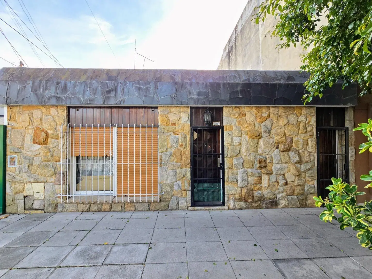 Casa 3 ambientes con patio en Venta en Villa Sarmiento 5