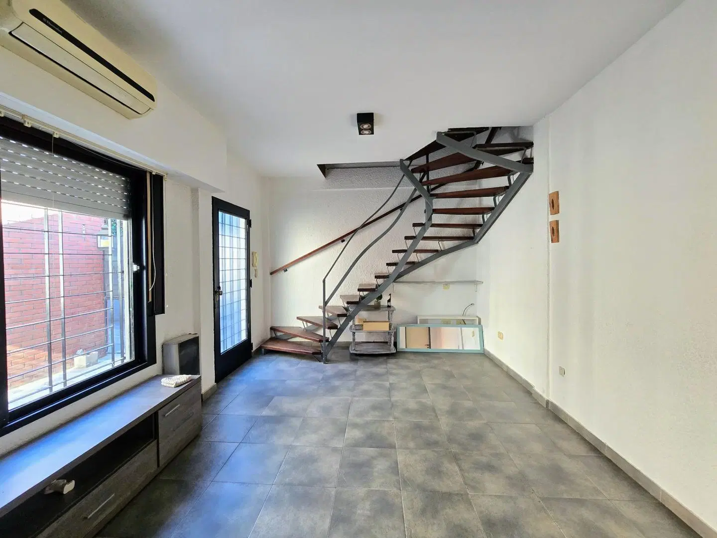 Duplex 3 ambientes con patio y cochera en Villa Sarmiento 5
