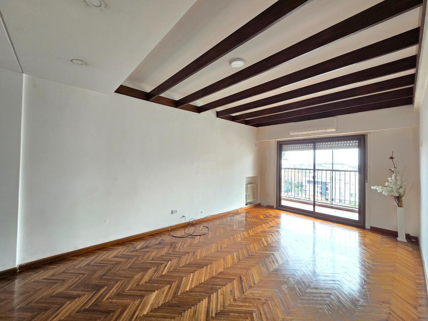Foto de Departamento con balcón y cochera en Venta en Ramos Mejía, imagen 1