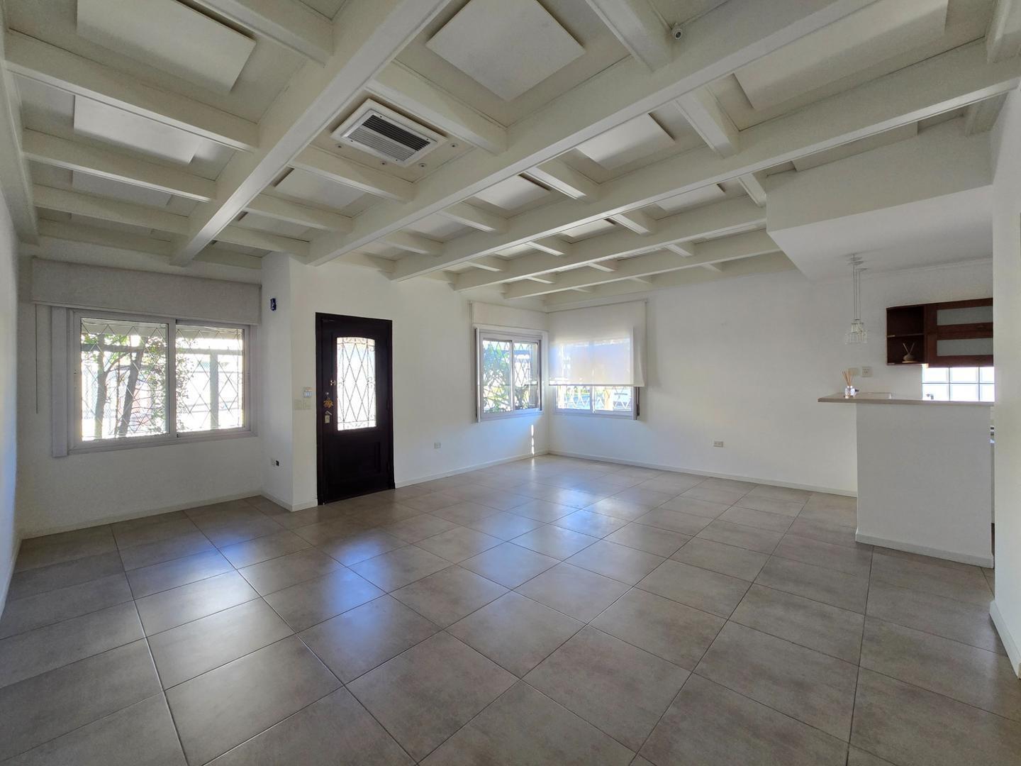 Foto de Chalet modernizado en Venta en Villa Sarmiento, imagen 5