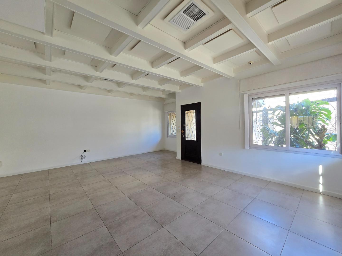 Foto de Chalet modernizado en Venta en Villa Sarmiento, imagen 4