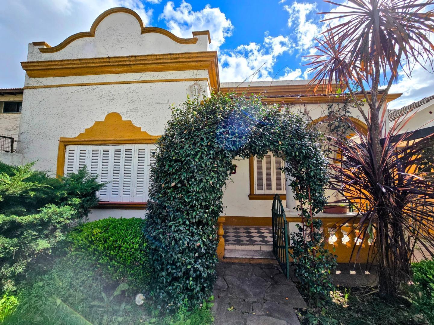 Foto de Casa estilo neocolonial en Venta en Villa Sarmiento, imagen 1