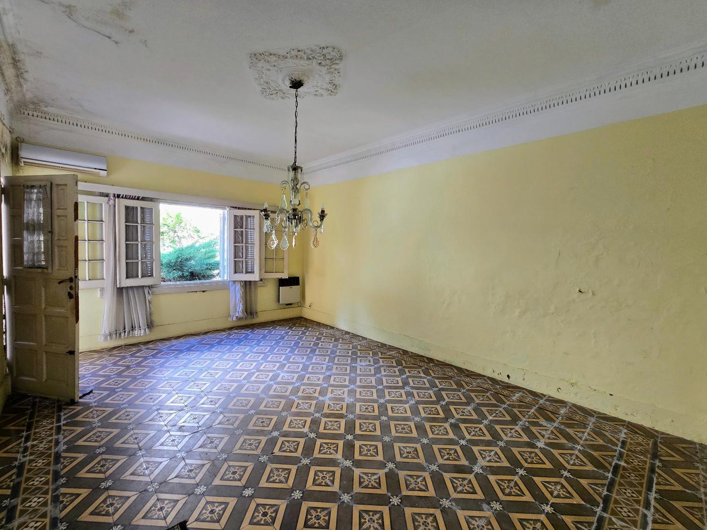 Foto de Casa estilo neocolonial en Venta en Villa Sarmiento, imagen 2