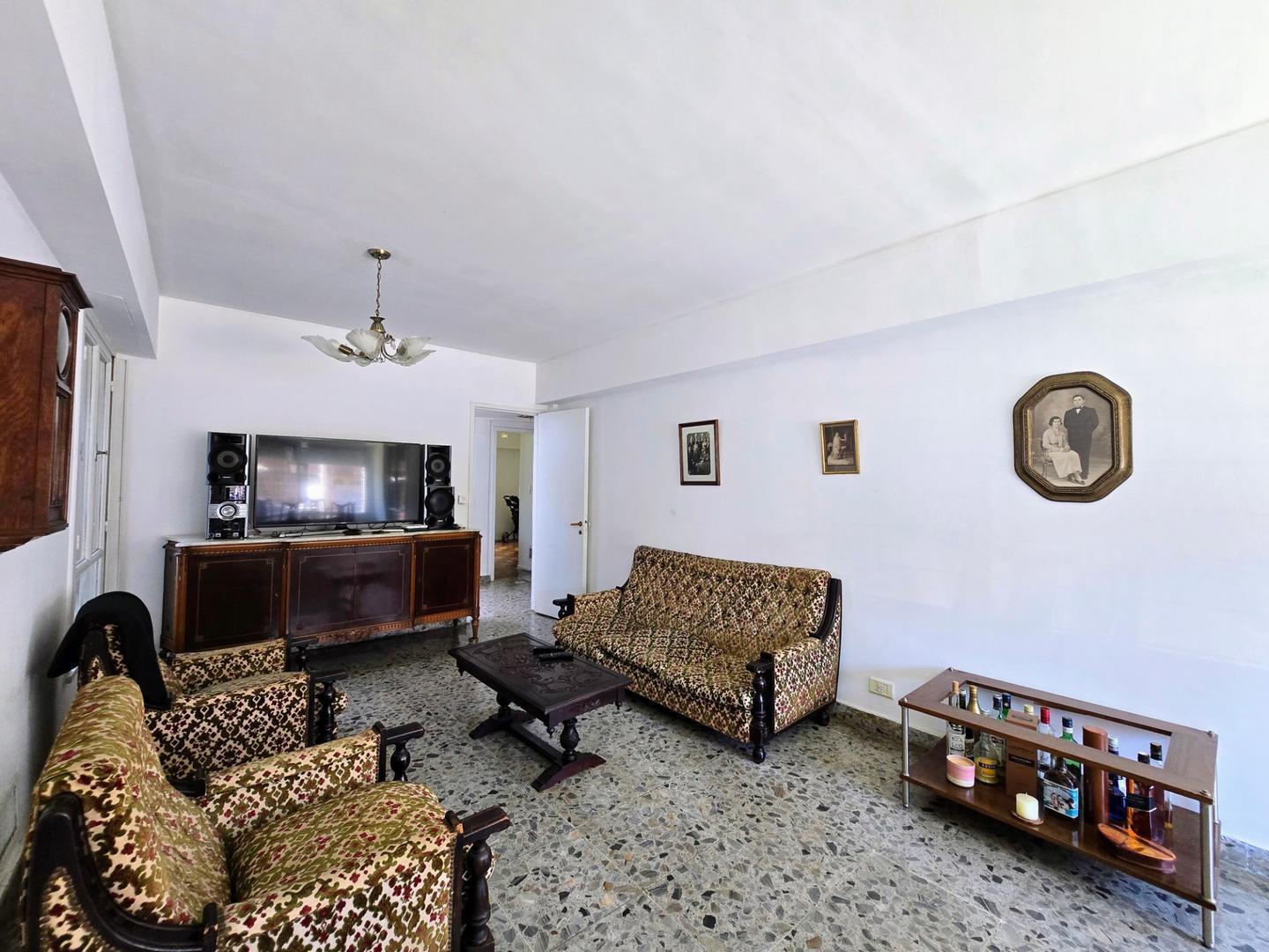 Foto de Casa 5 ambientes con jardín en Venta en Villa Sarmiento, imagen 5
