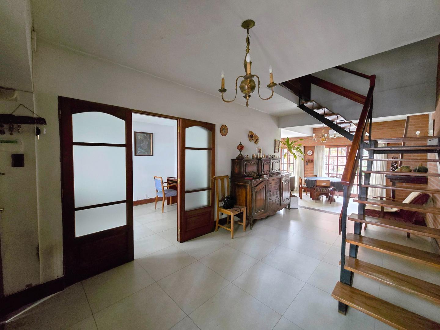 Foto de Chalet 5 ambientes en Venta en Ramos Mejía, imagen 2