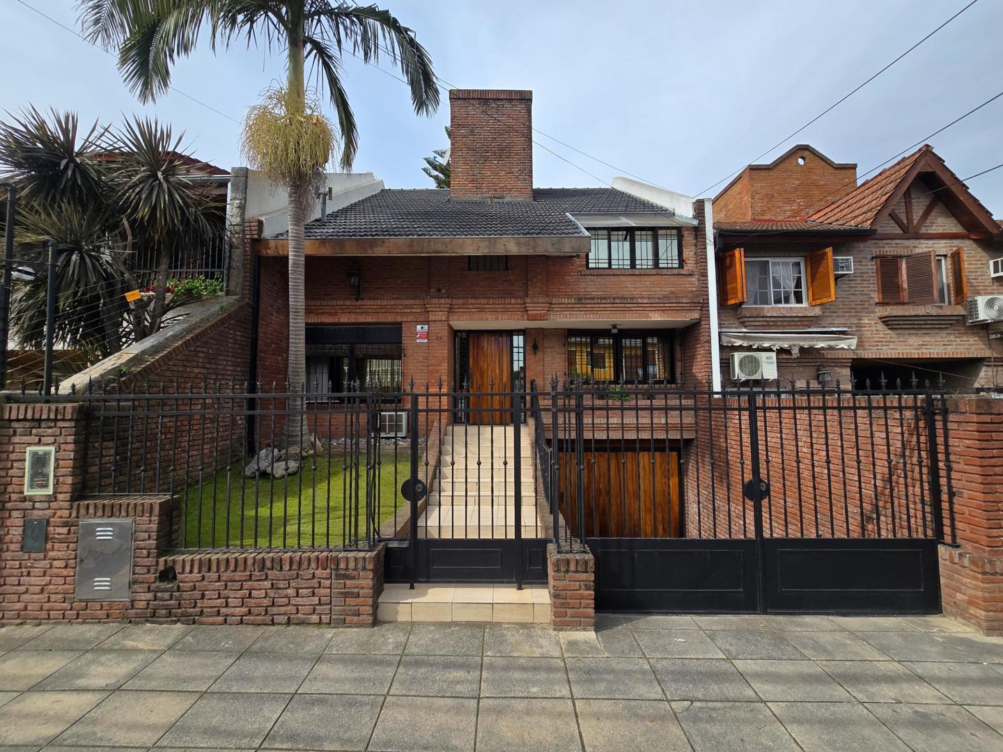 Foto de Chalet 6 ambientes en Venta en Ramos Mejía, imagen 2
