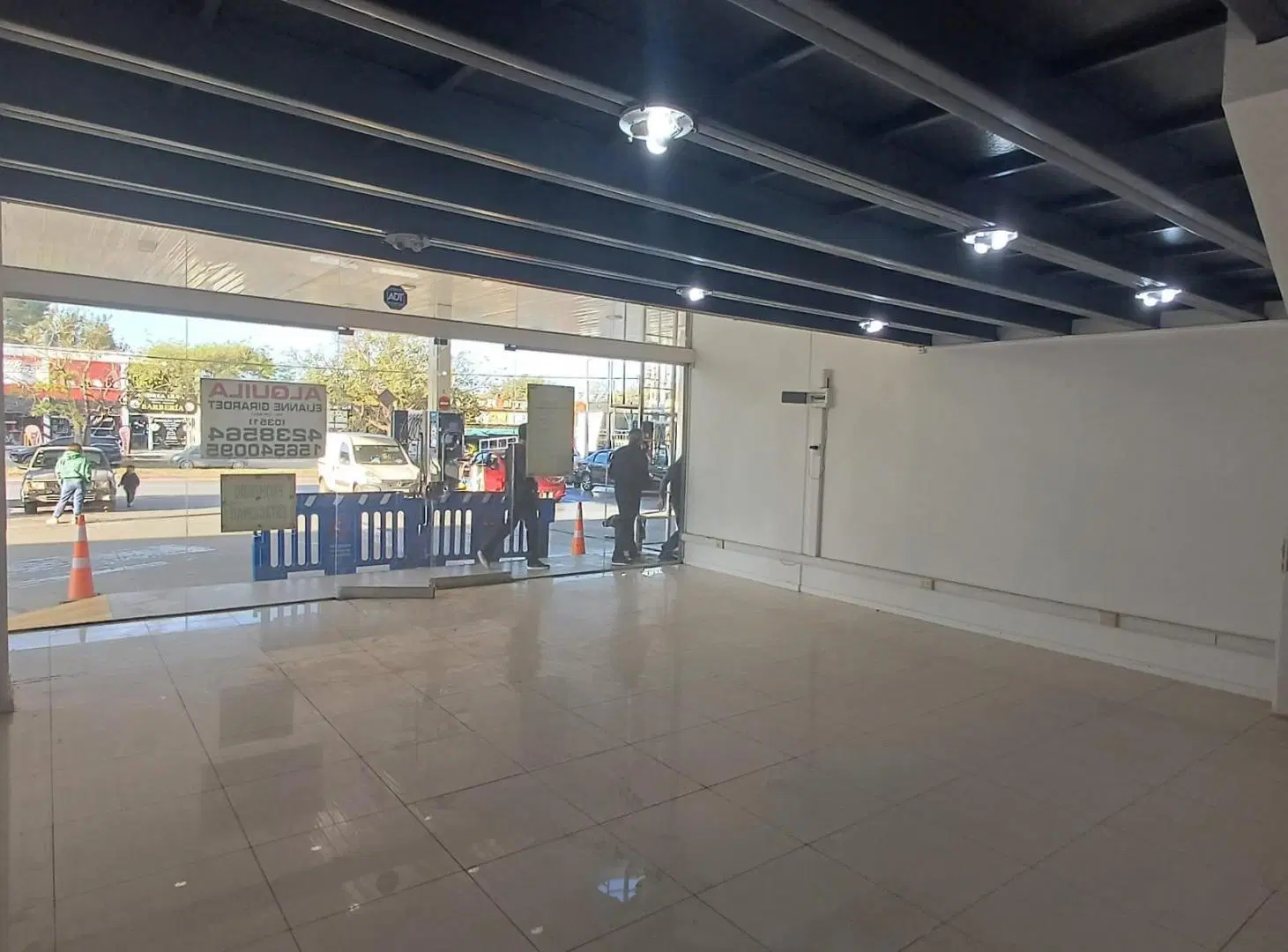Local Comercial Estacion de Servicio YPF 4