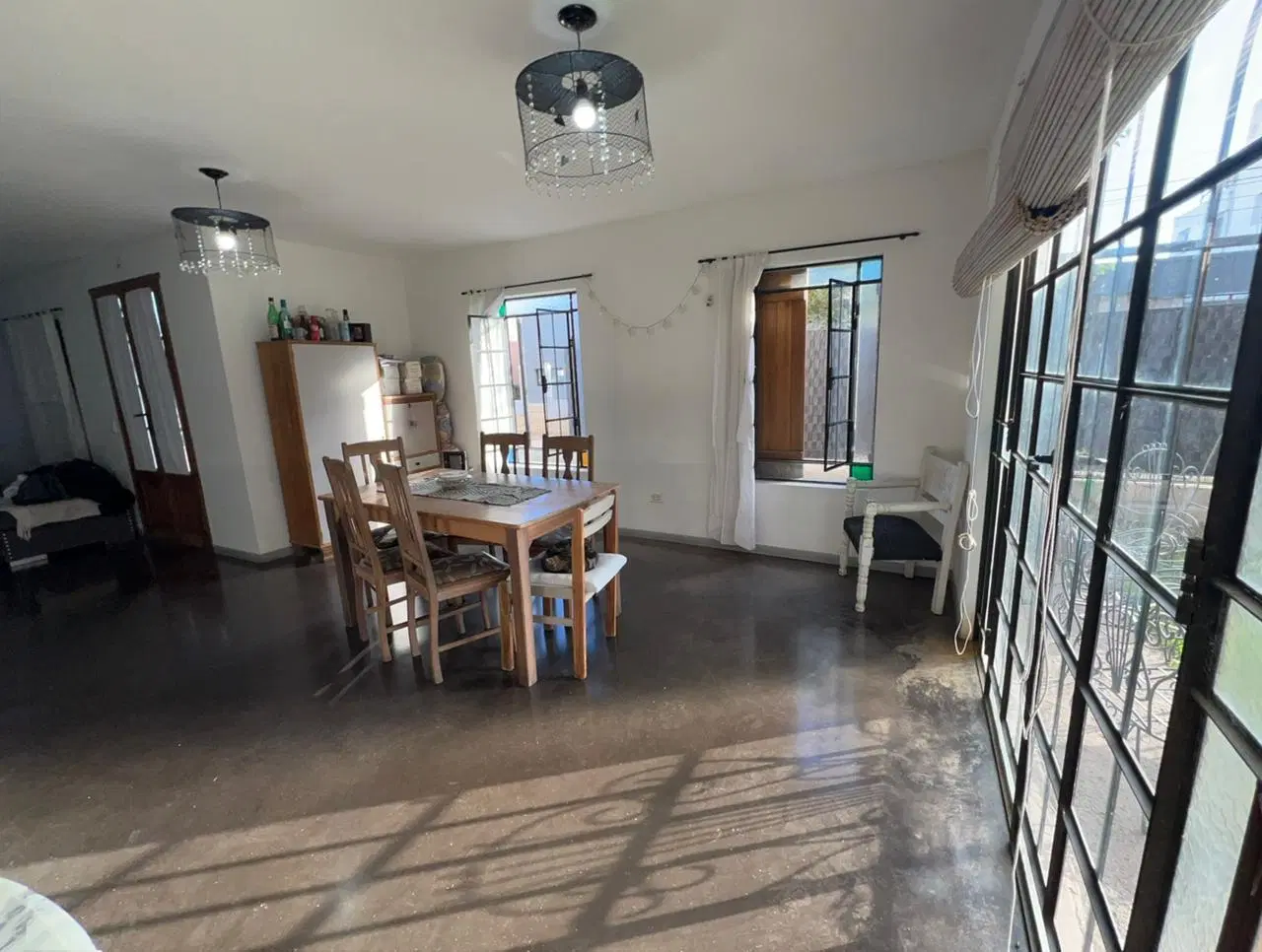 Casa 4 locales sobre Av. Tissera 1
