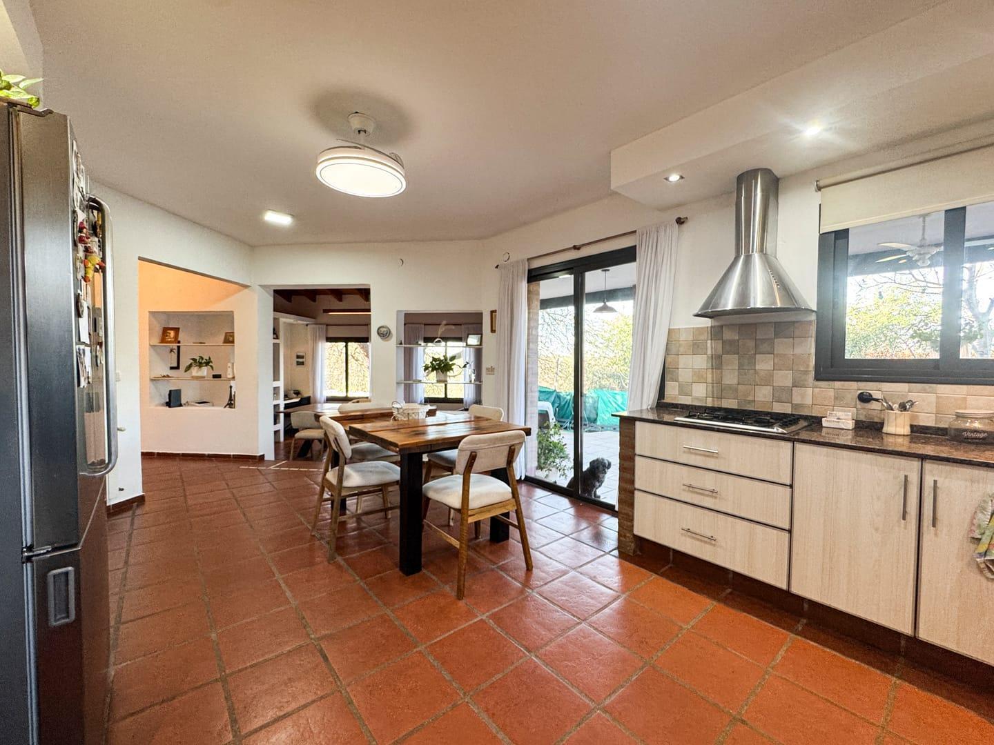 Foto de CASA CINCO LOMAS - CENTRAL - AMBIENTES AMPLIOS, imagen 3