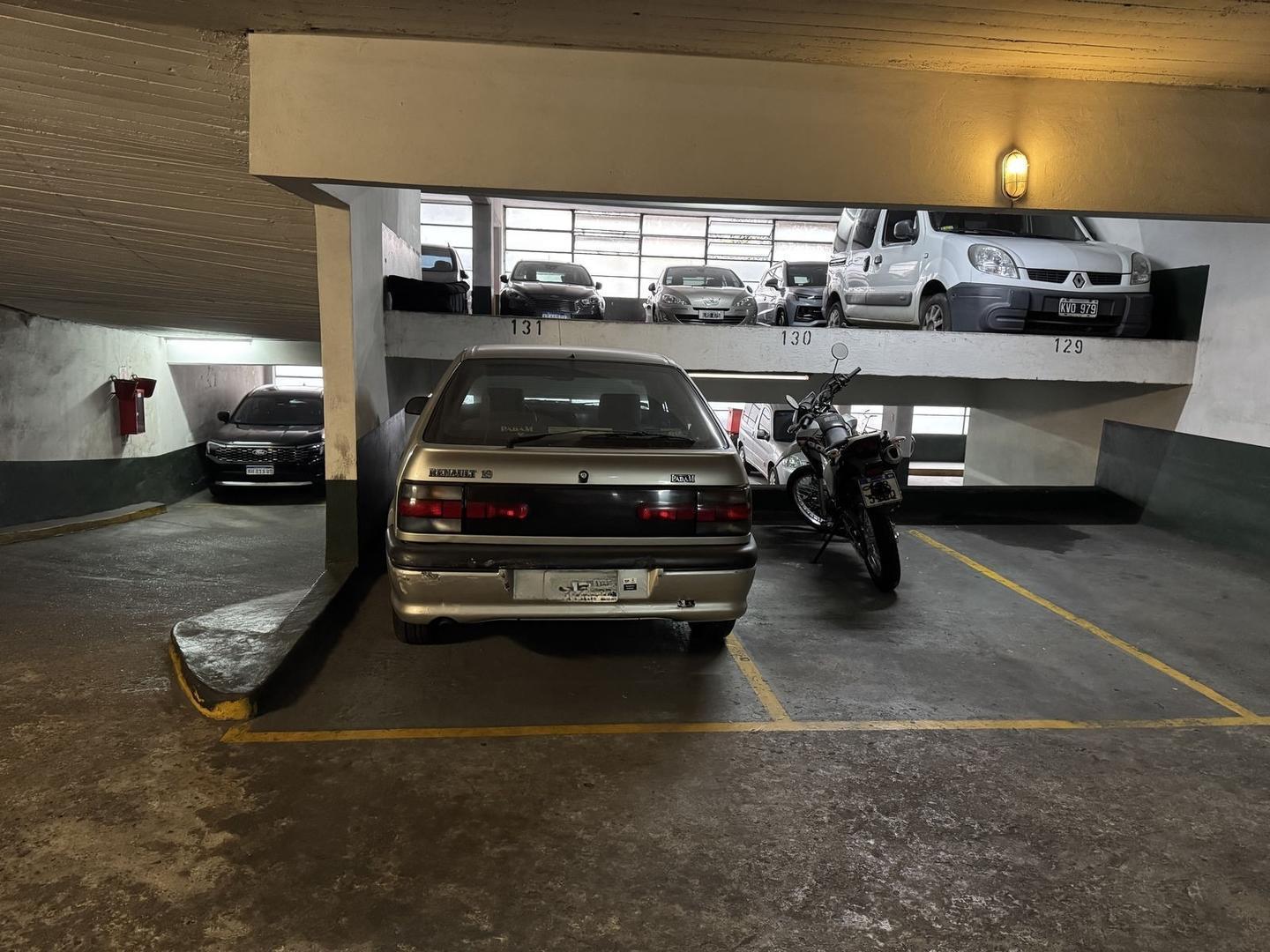 Foto de Cochera en venta en Belgrano - 1er piso - Edificio garage, imagen 1
