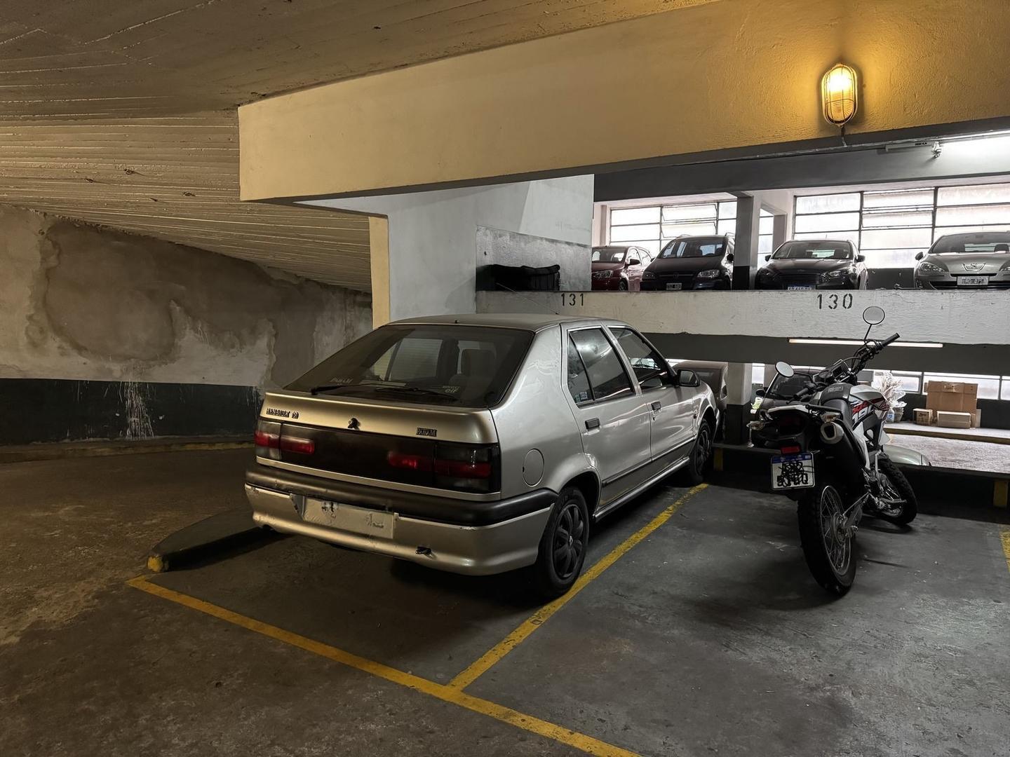 Foto de Cochera en venta en Belgrano - 1er piso - Edificio garage, imagen 2
