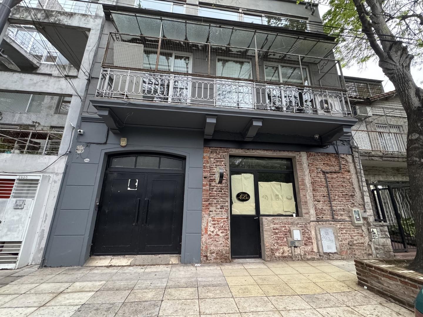 Foto de Casa 400 m² con local, oficinas, jardín y cochera en Núñez, imagen 2