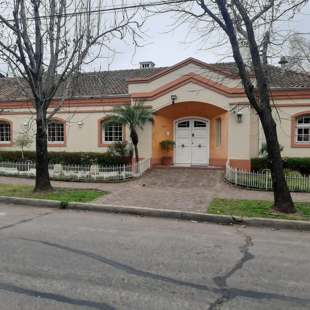 Imponente Casa en Venta, en Una Planta de 7 Ambientes! 2