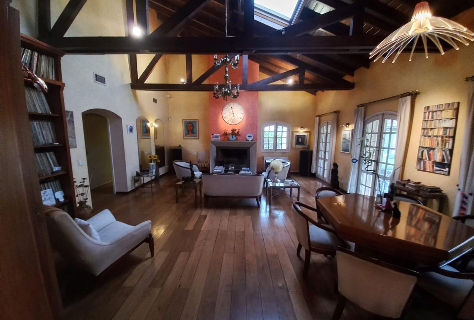 Casa en venta en Florida Mitre- Exclusiva propiedad en una planta.