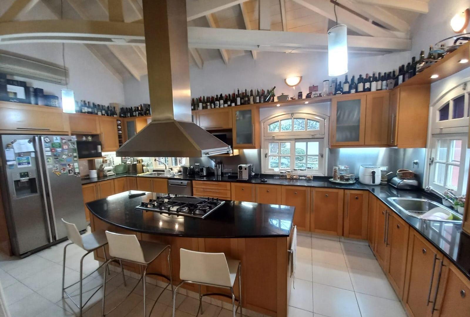 Casa en venta en Florida Mitre- Exclusiva propiedad en una planta.