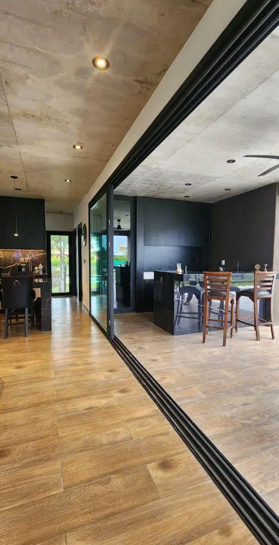 Moderna Casa en Una Planta, en Venta, en El Barrio Naútico Canal! 5