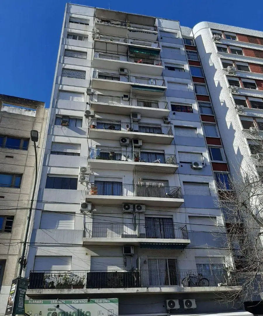 Departamento de 3 ambientes con vista parcial al Río. 5