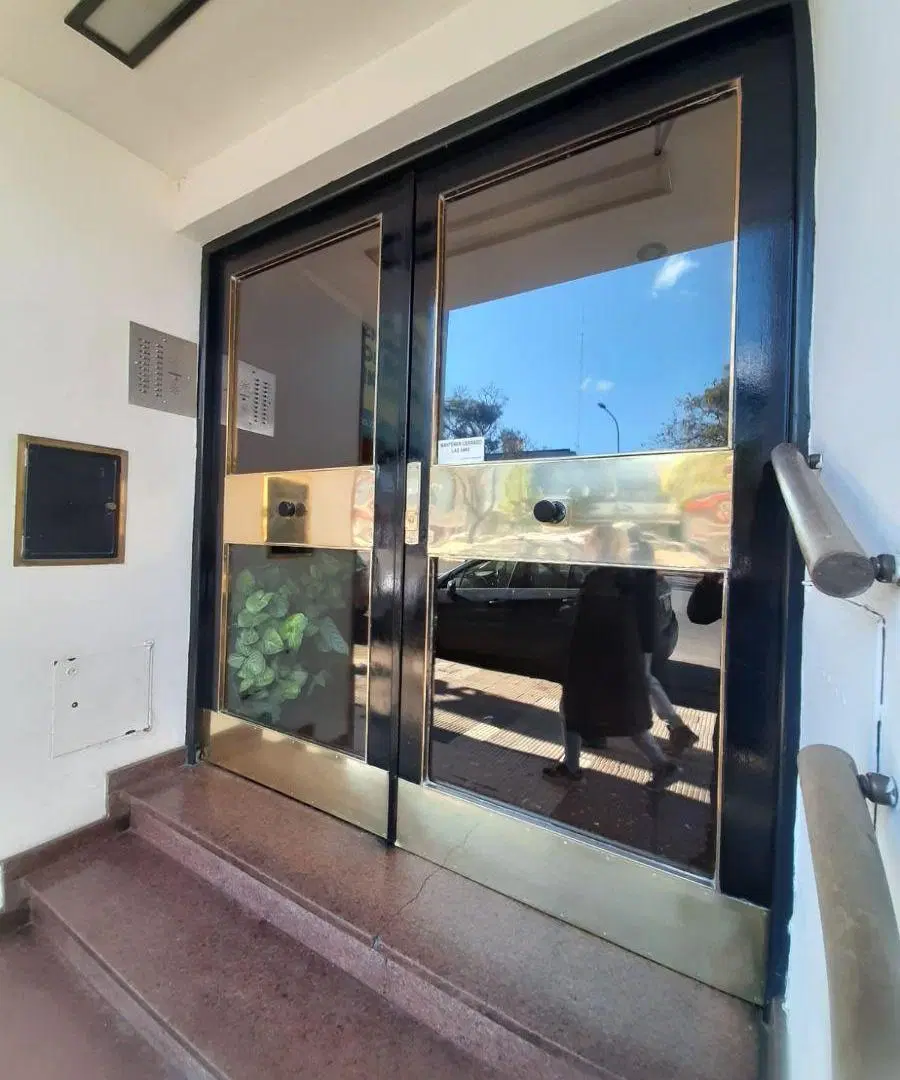 Departamento de 3 ambientes con vista parcial al Río. 4
