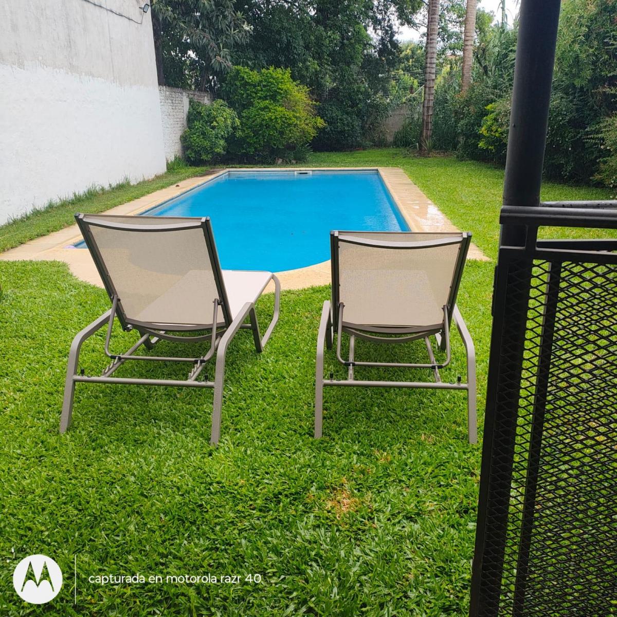 Chalet en Una Planta Jardin y Piscina Cochera Para Dos Autos 1