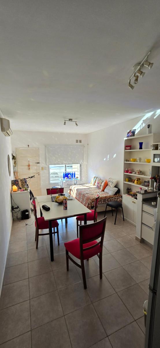 Departamento Dos Ambientes con Cochera. Complejo Privado Los Almendros 5