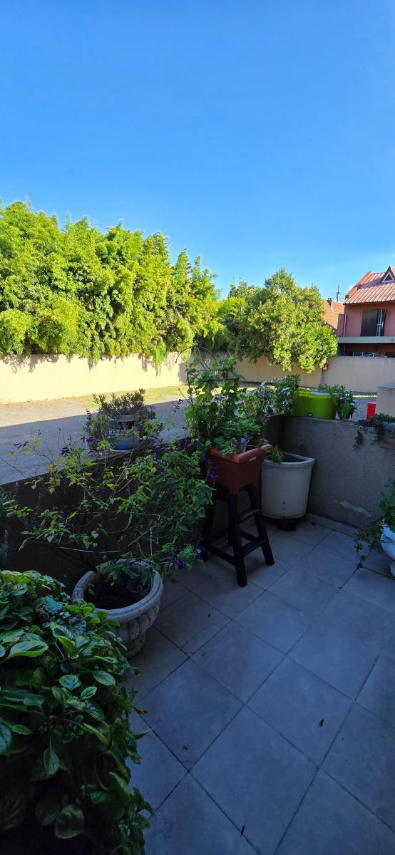 Departamento Dos Ambientes con Cochera. Complejo Privado Los Almendros 2
