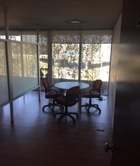 EXCELENTE OFICINA CON BALCÓN- SEGURIDAD- COCHERA- CON MUEBLES- IMPECABLE! 4