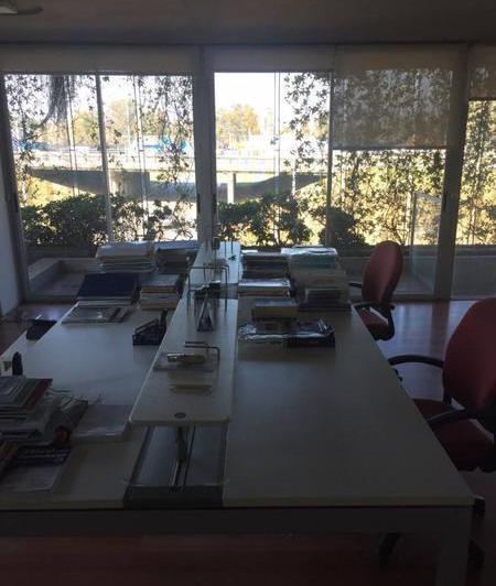 EXCELENTE OFICINA CON BALCÓN- SEGURIDAD- COCHERA- CON MUEBLES- IMPECABLE! 3