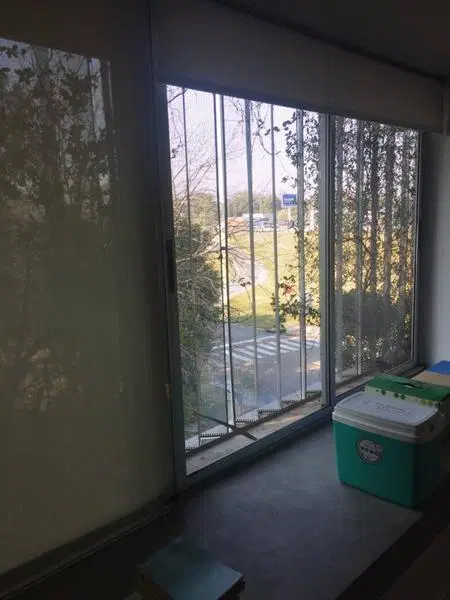 ALQUILER - OFICINA DE 50 METROS- VISTA PANAMERICANA (CON MUEBLES) 2