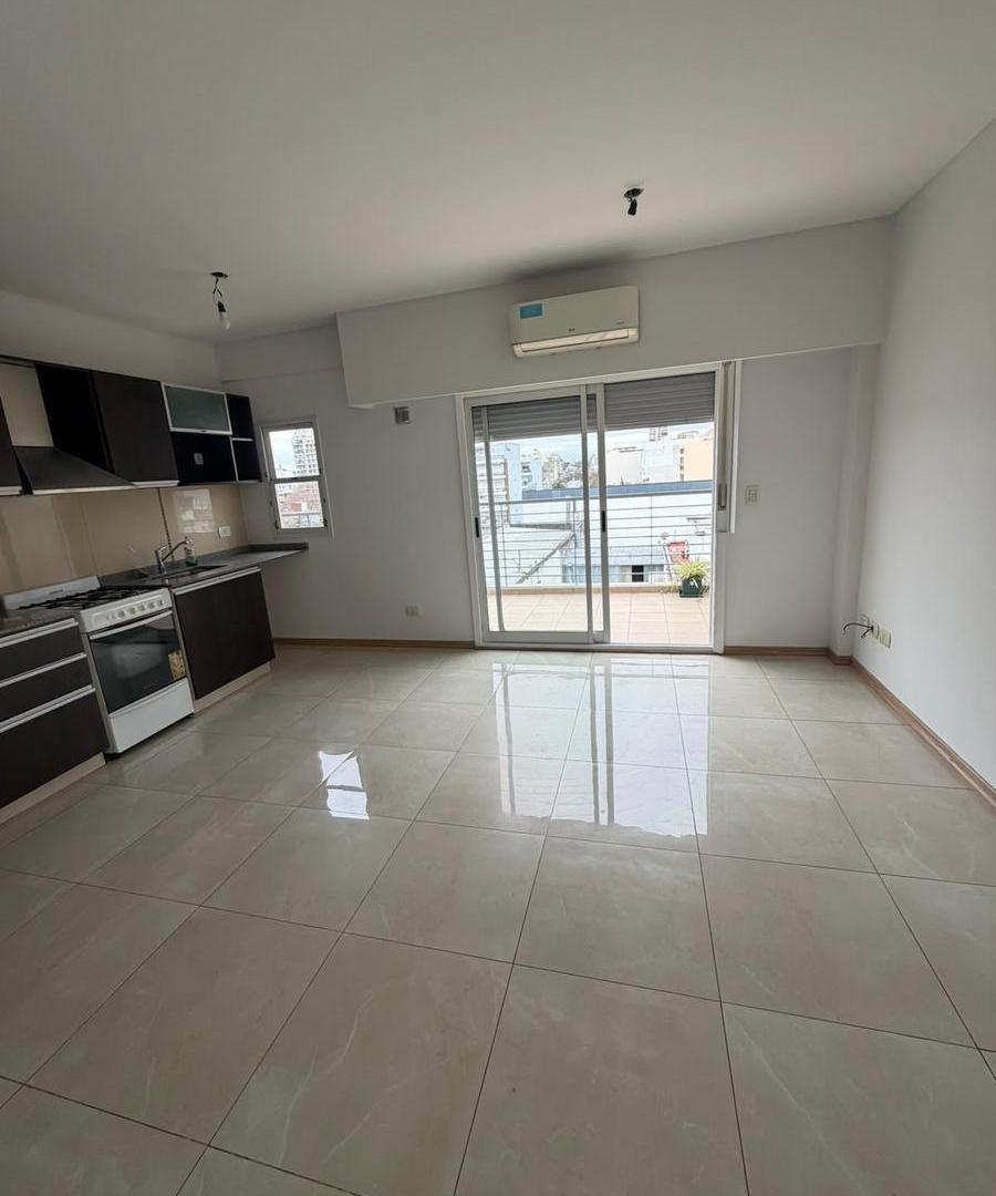 Foto de EXCELENTE DEPARTAMENTO DE 2 AMBIENTES CON GRAN TERRAZA PRIVADA – MUY, imagen 1