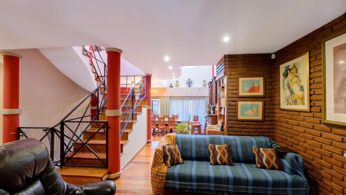 Casa de 5 ambientes con jardin y pileta