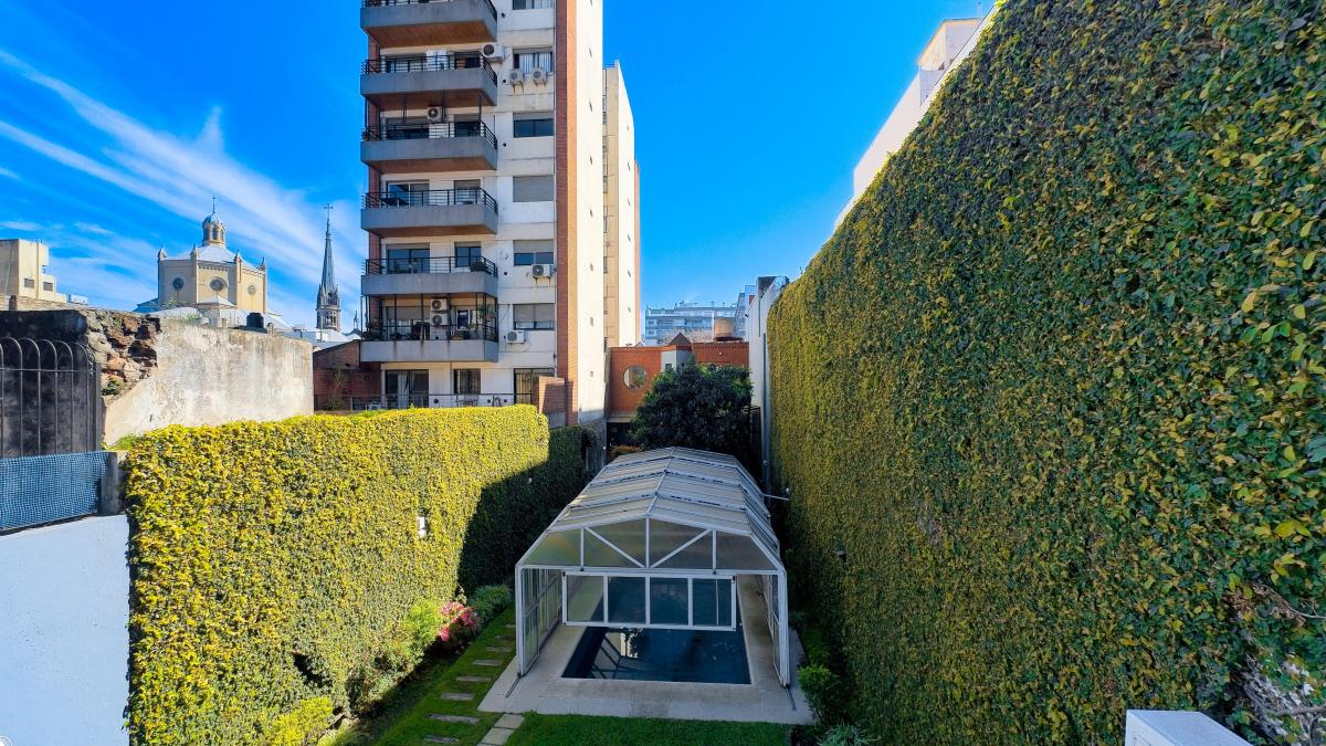 Casa de 5 Ambientes con Jardin y Pileta 4