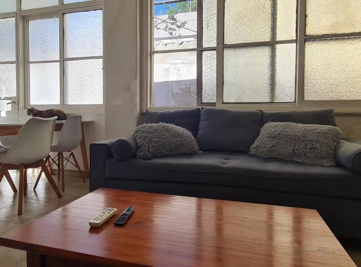 Casa de Época refaccionada con Local y Cochera, Ubicación Inmejorable- En Venta 2